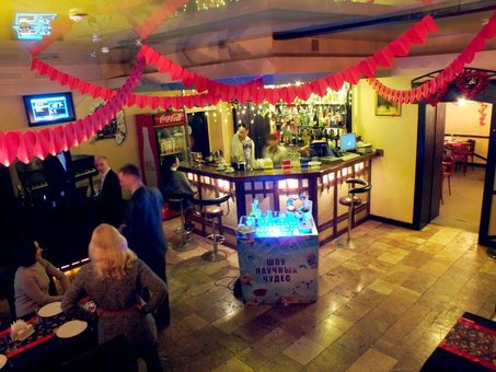 Interior in the cafe-bar "Majori" in the Dnieper. Book a table for the action