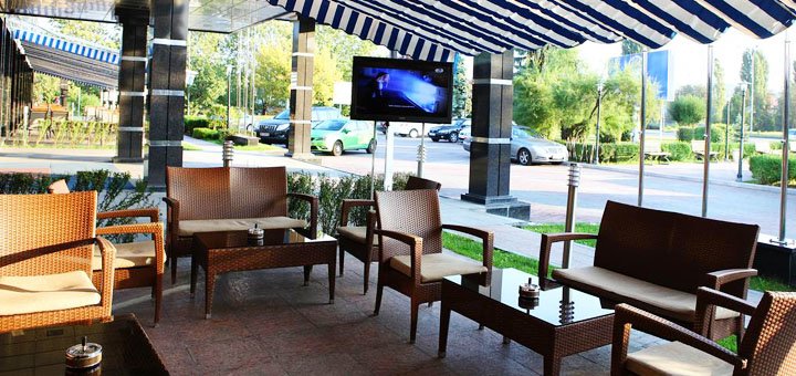 Restaurant in the hotel &quot;uzhgorod&quot; in uzhgorod. inexpensive accommodation