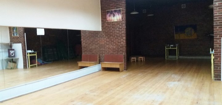 Перший зал у школі танцю «LA SALSA Lviv» у Львові. Записатись недорого
