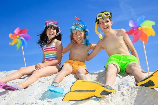 Children's camp at sea with the study of English «California English Camp» in Karolino-Bugaz. Buy a voucher at a discount.