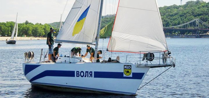 Прогулянка по дніпру на парусній яхті воля