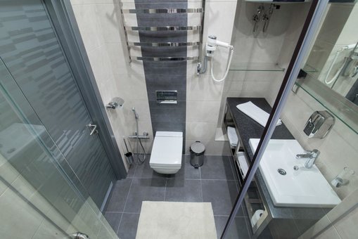 Ванна кімната в номері лондон в готелі 12th floor apartments в одесі