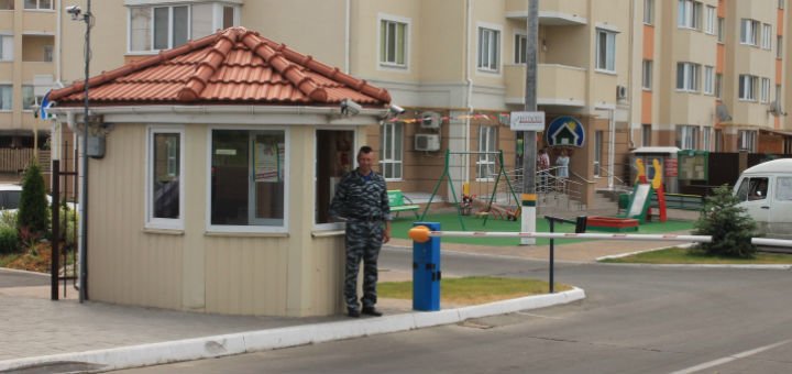Закрытая охраняемая территория в ЖК «Петровский квартал» в Святопетровском. Покупайте квартиру без переплат со скидкой.