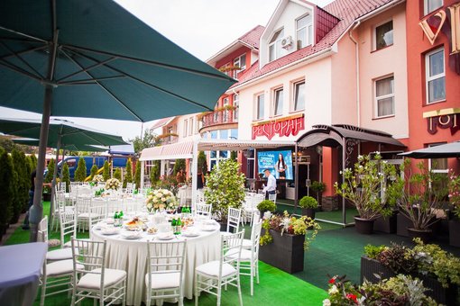 Restaurant of the hotel and rozvazhalny complex «V & P» near Khusti. Check out the special offer.
