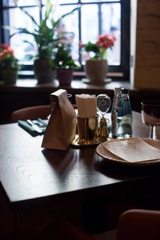 Паб «Charlatan Bar» в Киеве