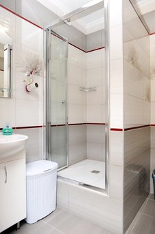 1-room apartment with shower &quot;wellcome-24&quot; in kiev. rent an apartment for a promotion.