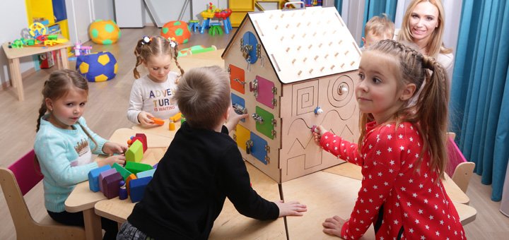 Ігровий майданчик дитячого садка «МО Кідз» у Києві. Відвідуйте акцію.