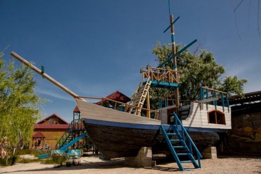 Забронировать номер на базе отдыха «Колос» в Кирилловке со скидкой 1