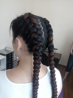 Hairdresser-make-up artist Irina Kostenko in Kiev. Sign up for braiding at a discount.
