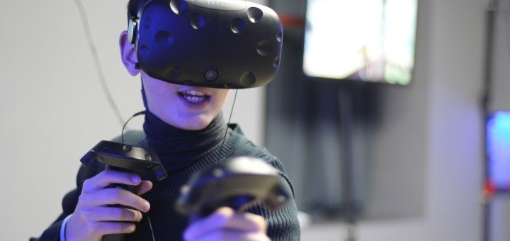 VR шолом на прокат у клубі «MirVR» в Одесі. Оплачуйте за акцією.