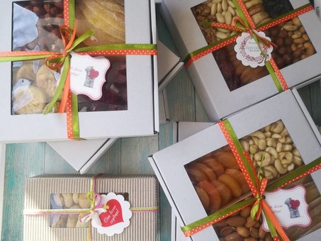 Подарунковий набір з горіхів та сухофруктів «Royal Food». Купити подарунковий набір з горіхів та сухофруктів акція