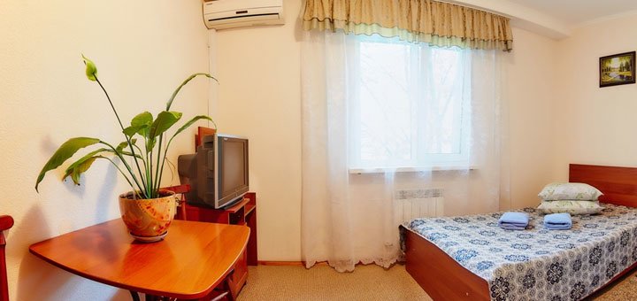 Номер в отеле «Лама». Забронировать номер со скидкой. Отели в Киеве со скидкой.