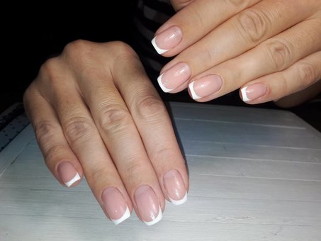 Manicure in the beauty studio «History.beauty.room» in Kharkov. Sign up for a manicure.