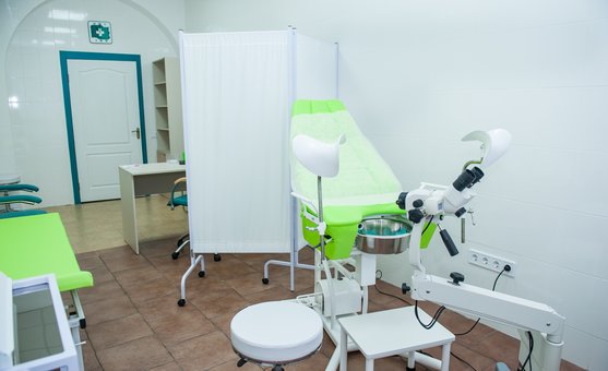 Гинекологический кабинет в частной клинике «Medichna Dopomoga» в Киеве. Записывайтесь на прием к гинекологу по скидке.