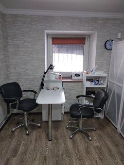 Manicure in Tina Hivrich's beauty salon in Kiev. Do it at a discount.