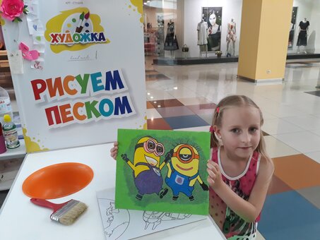 Пісок малювання у художній студії «Художка» у Києві.