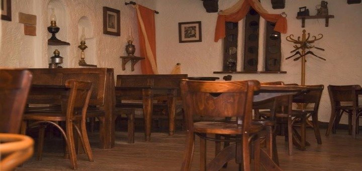 Зал ресторану «Osteria Pantagruel». Замовляйте столик зі знижкою