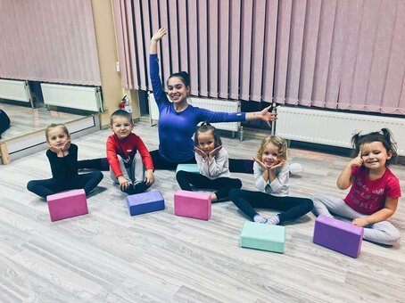 Promotion for dancing classes at the flash dance school in kharkov. sign up with a discount