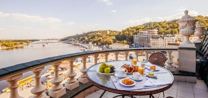 Room at the Fairmont Grand Hotel in Kiev. Book a room at a discount. Hotels in the center of Kiev.