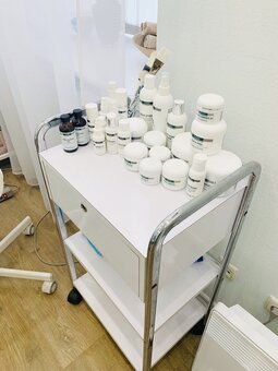 Профессиональный уход за лицом в студии косметологии «LaEsthetics» в Киеве. Записаться на процедуры со скидкой.