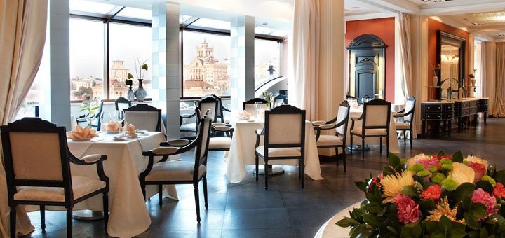 Ресторан в отеле «Premier Palace Hotel». Отель «Premier Palace Hotel» в центре Киева. Забронировать номер в отеле «Премьер Палас» со скидкой. Отель в центре Киева.