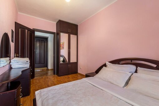 Discounts and apartments &quot;lux 3-bedroom most city area&quot;