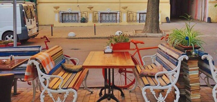 Discount on a table reservation in gogol-mogol cafe in odessa