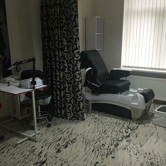 Педикюр з покриттям в салоні краси джулі арт. записуйтеся на педикюр з покриттям зі знижкою