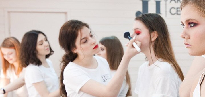 Discounts on make-up at the fiji beauty art center in kiev
