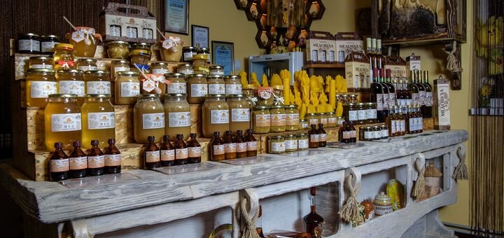 Honey tasting at the «Honey House» Museum. Buy with a low price.