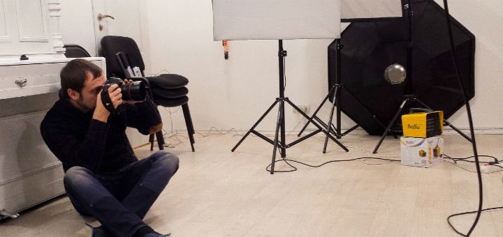 Портретная фотосъемка в студии «Sunday studio» в Киеве. Бронируем время фотосъемки по акции.
