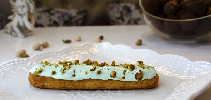 Фруктові еклери в кафе-кондитерської «madlen cafe» в києві. замовити по знижці.