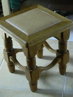 Wooden stool from the Papa-Carlo carpentry workshop. Order with a discount.