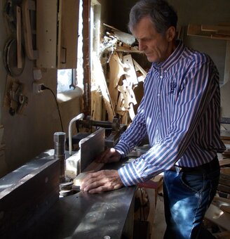 Manufacturing of wood furniture from the Papa-Carlo carpentry workshop. Order with a discount.