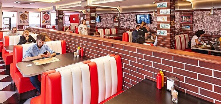 Ресторан быстрого питания «Diner» в Киеве. Забронировать столик.