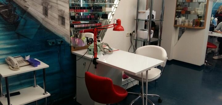 Manicure and pedicure with a discount from the master