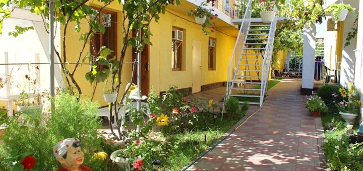 Коттедж «Лев» в Затоке под Одессой. Бронируйте номера по скидке.