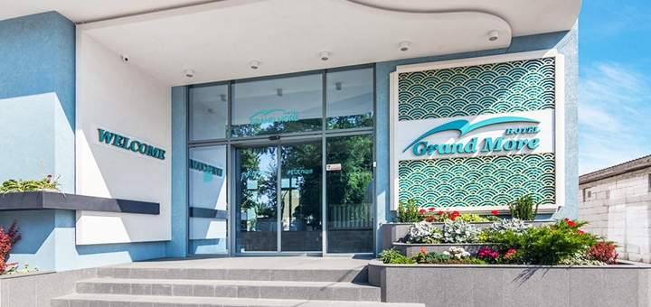Discounts for holidays at the Grand More hotel in Zatoka32