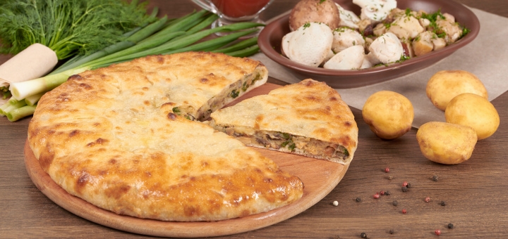 Tasty pies with mushrooms from the «Maisterna pirogіv»