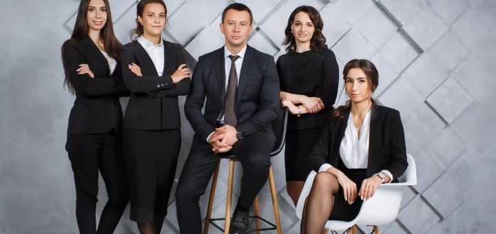 Послуги адвоката по адміністративних правопорушеннях від адвокатського об'єднання «Вишневий і партнери». Замовити акцією.