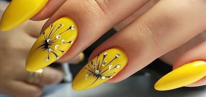 Master of nail service Vita Krutetskaya in Kiev. With discount.