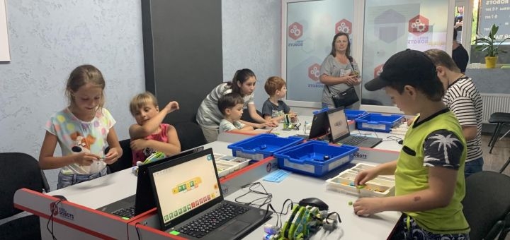 Robotics club kids &amp; robots in odessa