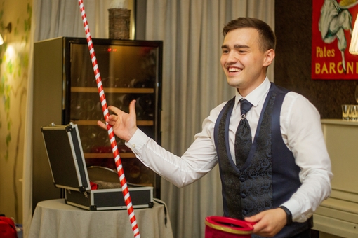 Magician and illusionist Nikolai Usichenko in Kiev. Inexpensive.
