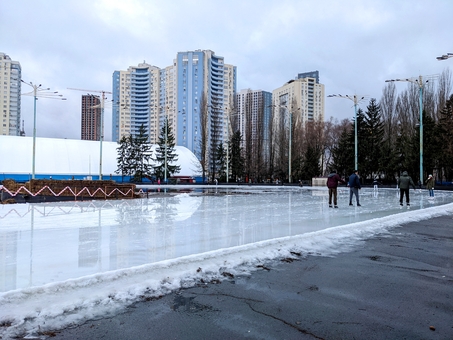 Каток на Ледовом стадионе в Киеве