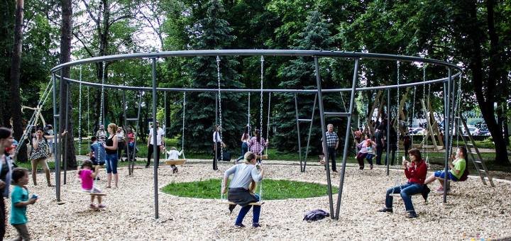 Всего в парке 45 разновидностей каруселей для детей и взрослых