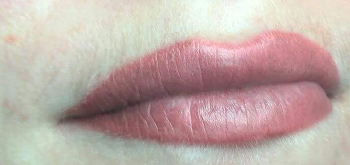Татуаж губ в студии мастера Натальи Дятко «Soft Touch» в Кривом Роге. Записывайтесь на перманентный макияж по акции.