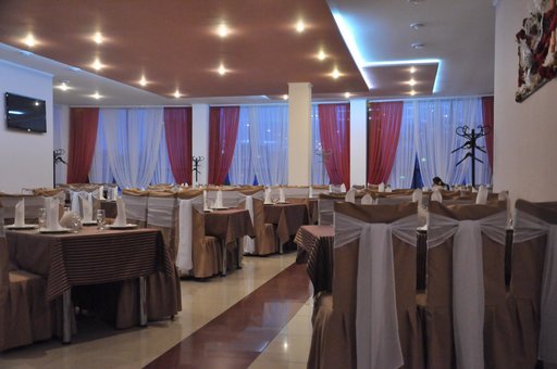 Banquet hall of the restaurant «Ani» in Zaporozhye. Order a banquet menu at a discount.