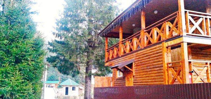 Вид на готельно-ресторанний комплекс «Крим» в Яремчі. Бронюйте відпочинок з акції.