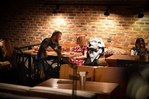 Інтер'єр бару «True Burger Bar». Замовити столик зі знижкою