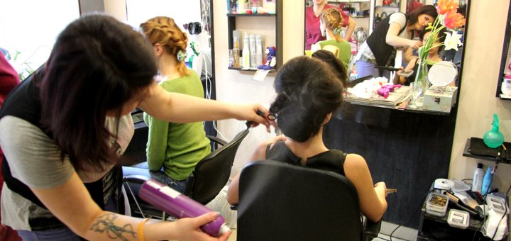 Стрижки, укладання та зачіски у салоні краси GEE в Одесі. Записуйтесь до перукаря з акції.
